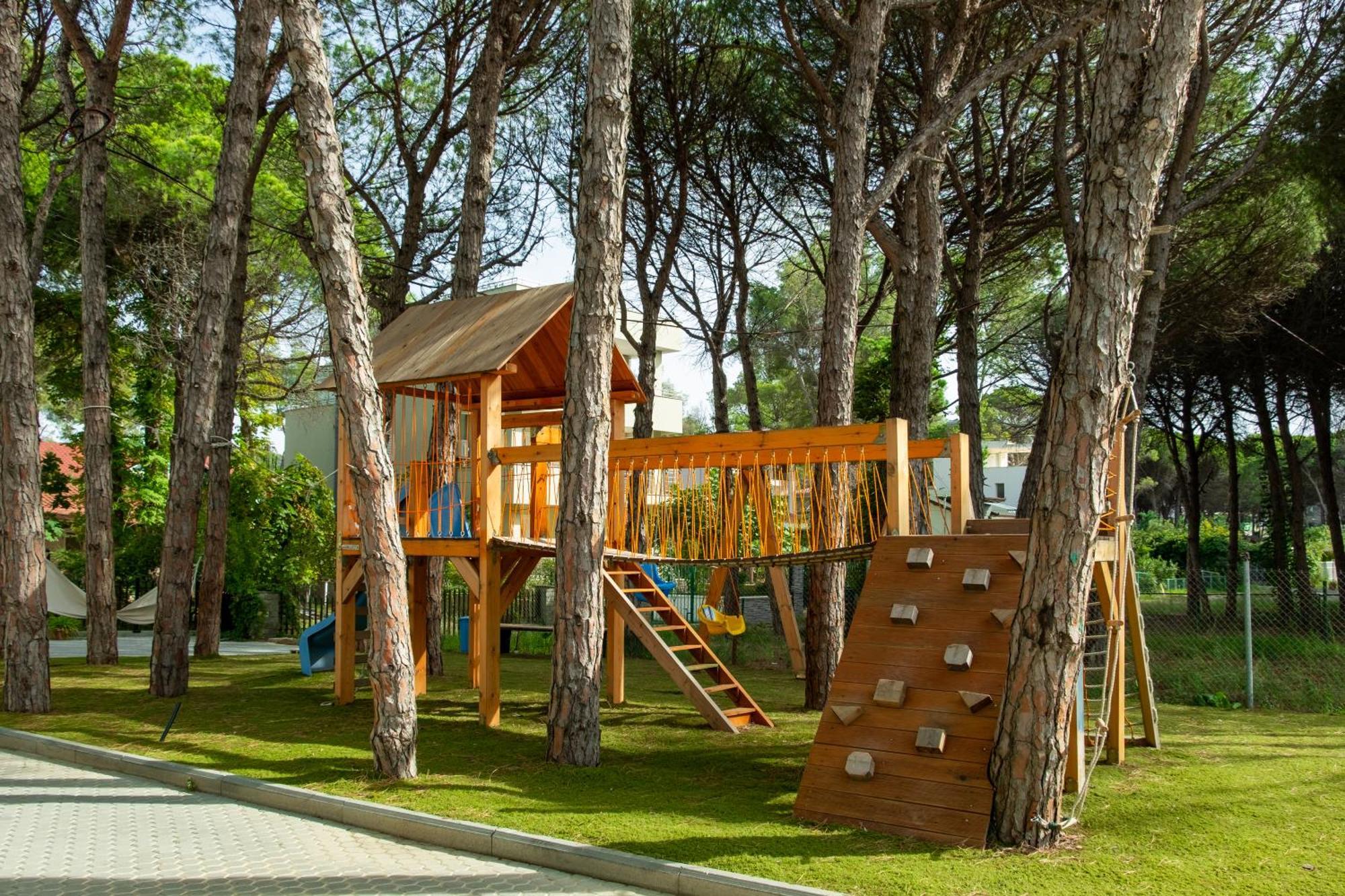 Fllad Resort & Spa Durres Голем Екстериор снимка